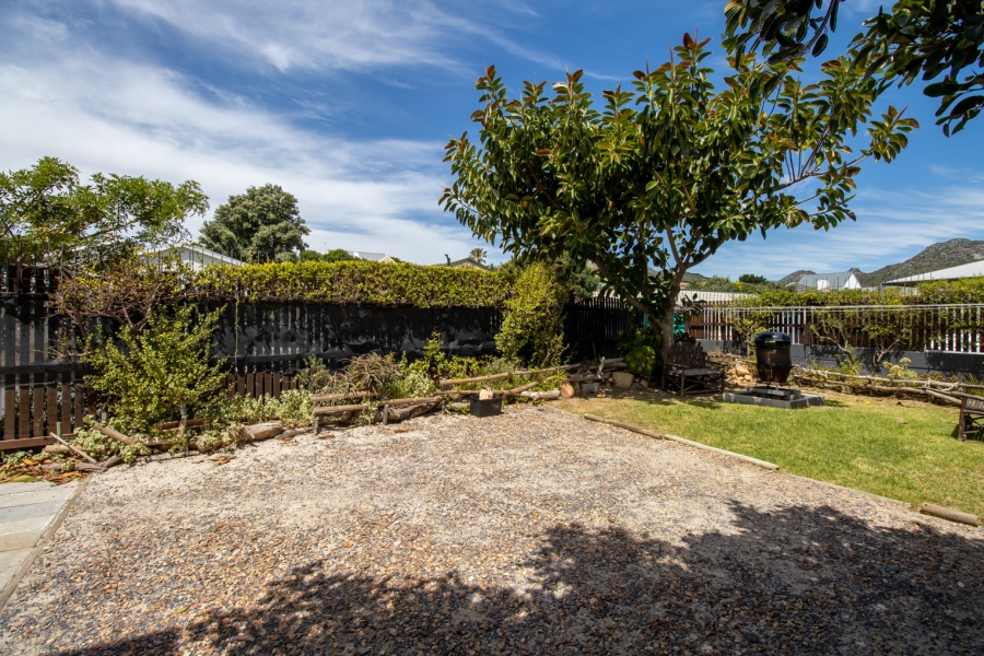 To Let 4 Bedroom Property for Rent in Capri Western Cape